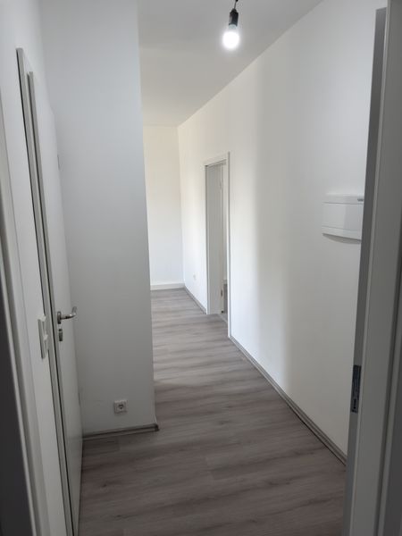 Frisch saniert: Ruhige 2-Zimmer-Wohnung mit guter Anbindung